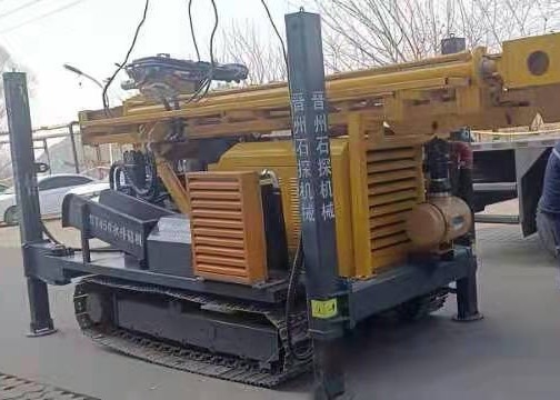 อุปกรณ์ขุดเจาะบ่อน้ำขนาด 260 เมตรเส้นผ่านศูนย์กลางรูต่างๆ 77kw Steel Crawler