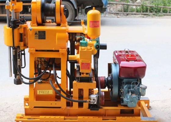 GK 200 Mineral Core Drill Rig เส้นผ่านศูนย์กลางรู 300 มม. เครื่องยนต์ดีเซลอุปกรณ์วิศวกรรมสำรวจไฮดรอลิก