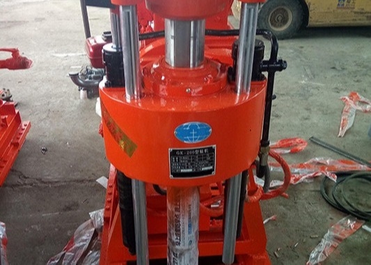 เครื่องเจาะทดสอบแบบพกพา GK 200 สำหรับการสำรวจทางธรณีวิทยาที่มีเส้นผ่านศูนย์กลาง 295 มม