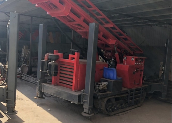Deep Borehole Pneumatic Drilling Rig 200 เมตรพร้อมเครื่องอัดอากาศ Kaishan และปั๊มโคลน